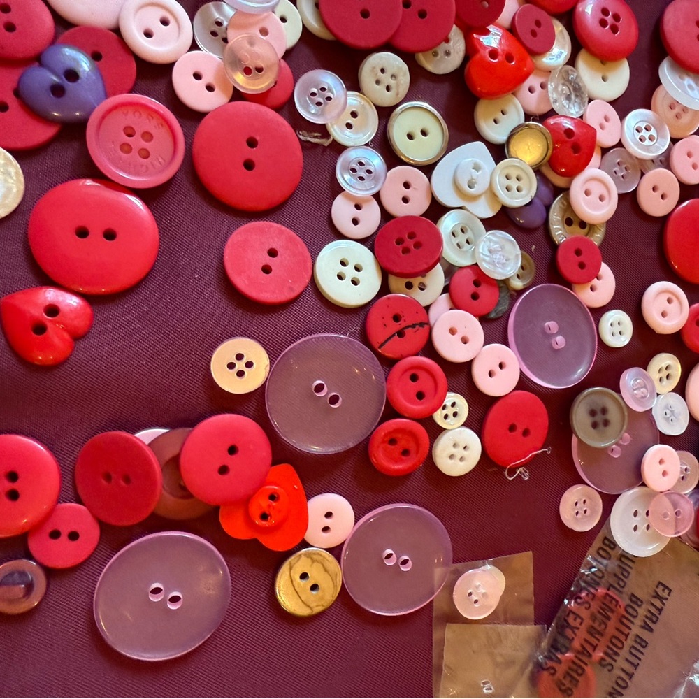 Assorted Buttons - Picture 2 of 6